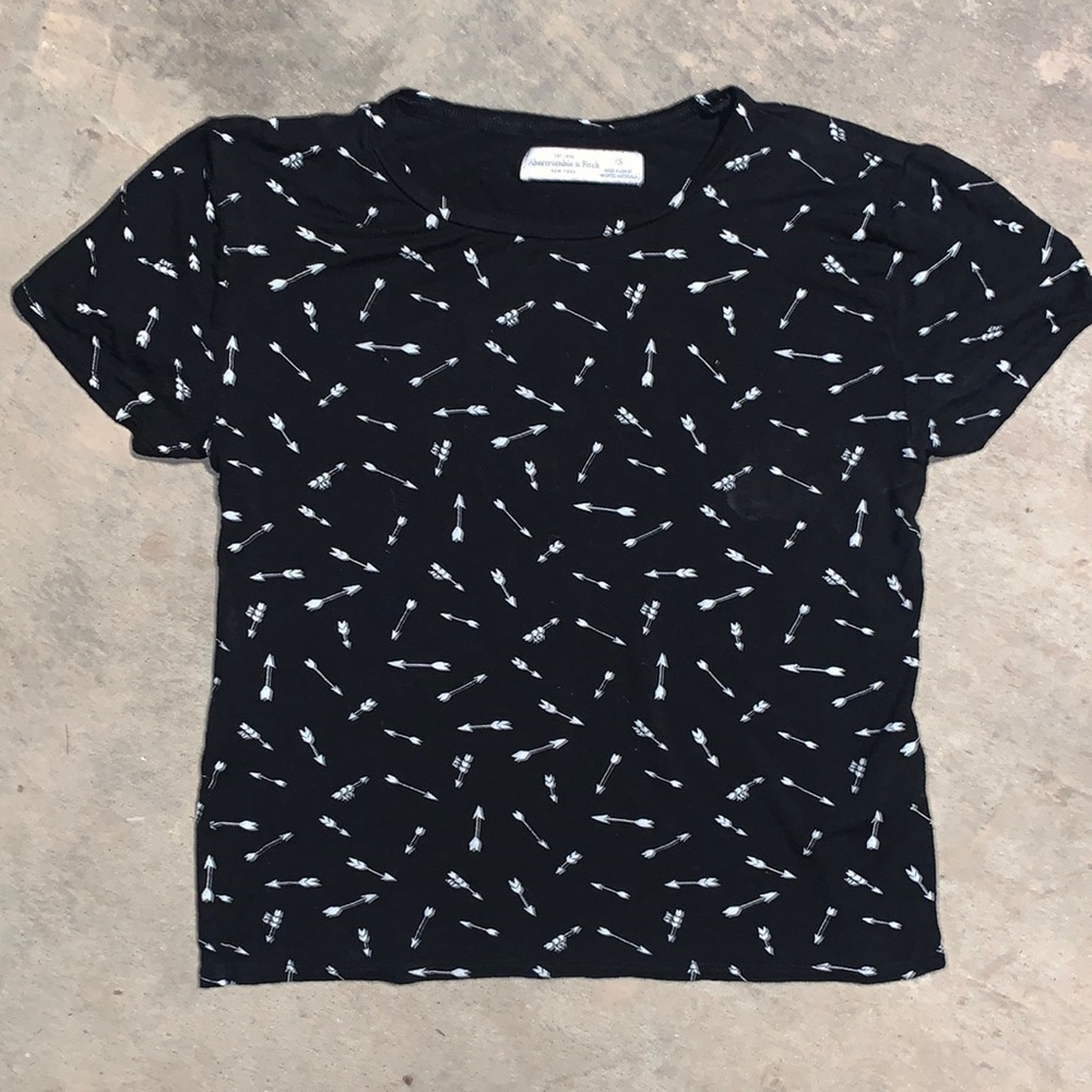 A&F Babydoll Tee w/ White Areows